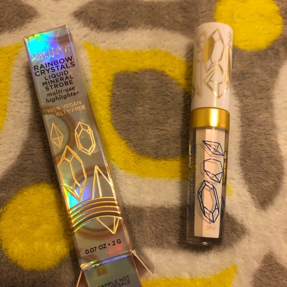 Make Up - Picture 3 of 3